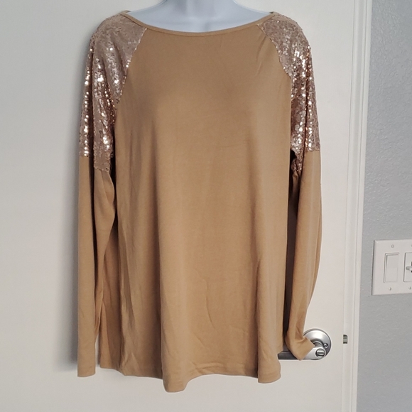 🌟🆕️ Shoulder sequin top - Picture 4 of 7